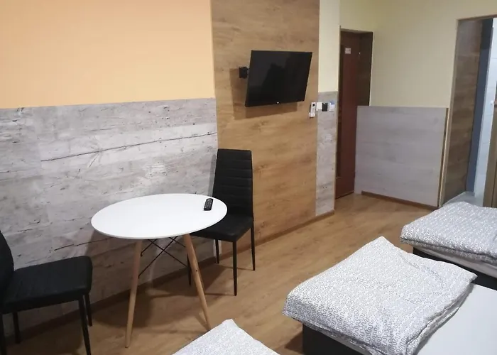 Eldom-noclegi Pracownicze Daleka 12 *