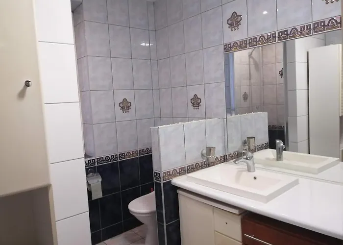 Eldom-noclegi Pracownicze Daleka 12 *